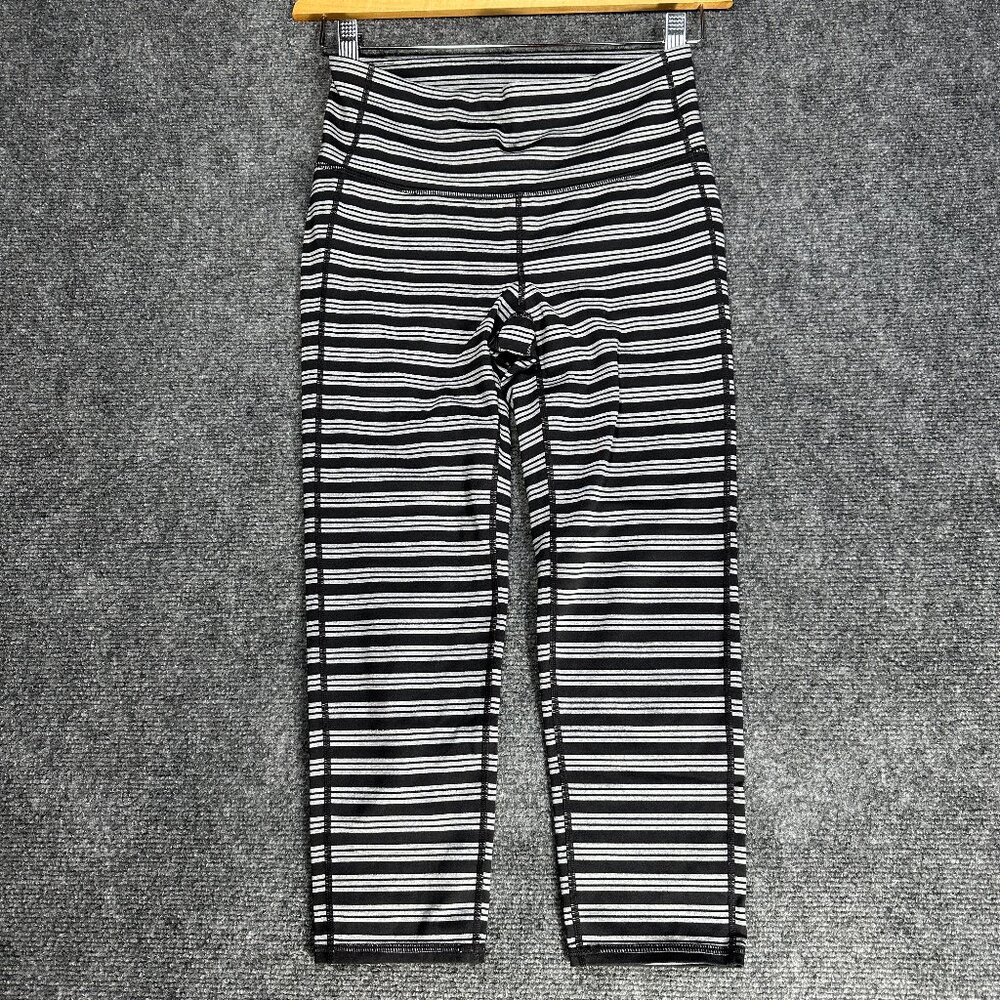 Athleta Compression Pants Womens Small Chaturanga Capri Black Gray Stripe